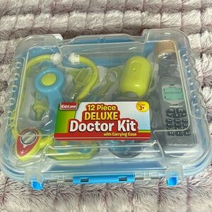 Deluxe Doctor Kit 12 pieces